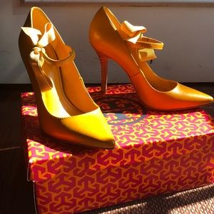 Tory Burch Yellow Pump with Bow